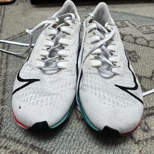 Nike Women’s Pegasus Size 8